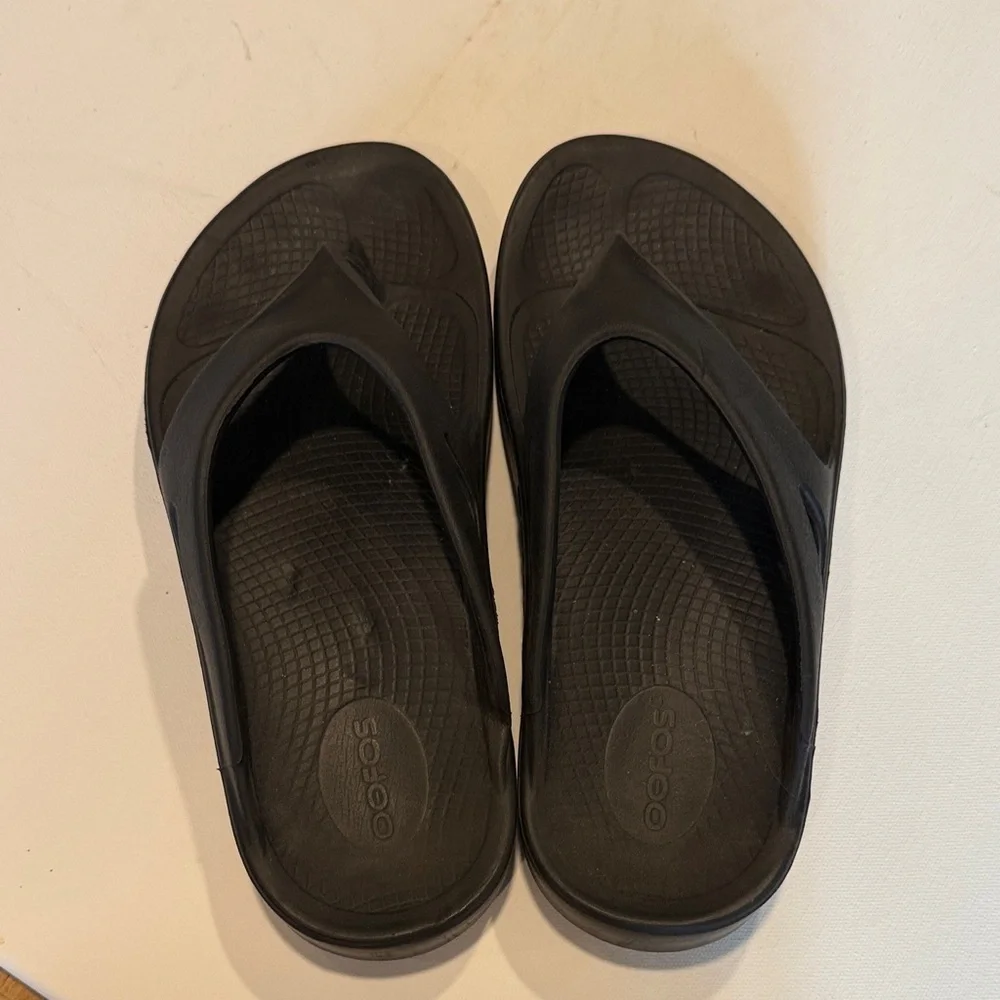 OOFOS Black Women's Sandals